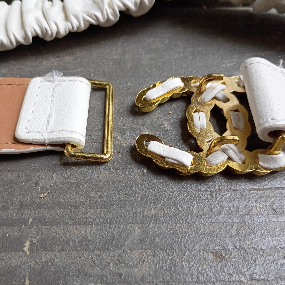 Luxury Style White Faux Leather Ruched Belt with Gold Chain CC Buckle - Picture 6 of 7